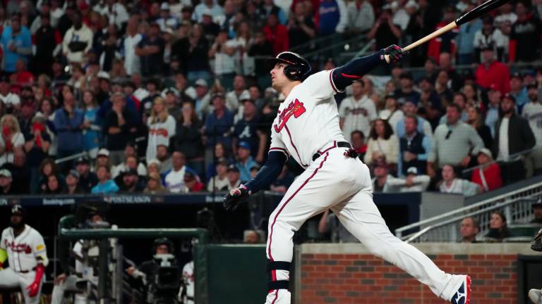Austin Riley conectó cuadrangular dramático en la octava entrada para que los Bravos lograran la voltereta.