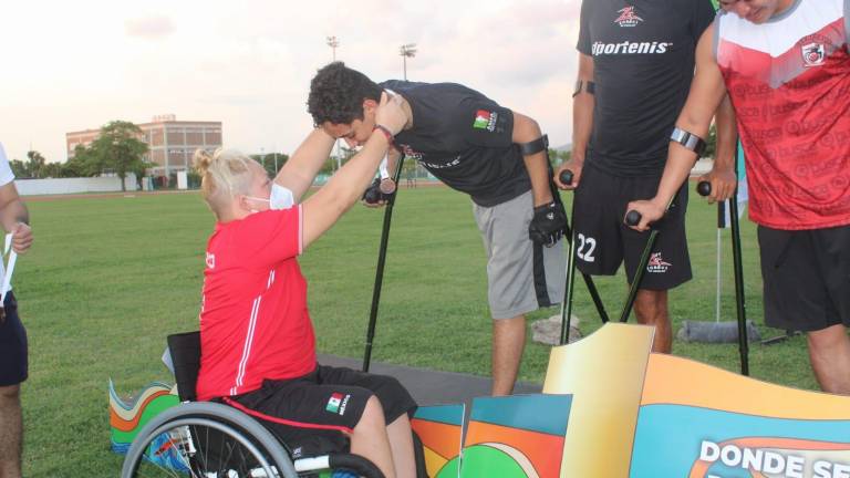Rosa María Guerrero, medallista de bronce en Tokio 2020, premió a los ganadores del Festival de Deporte Adaptado Imdem 2021.