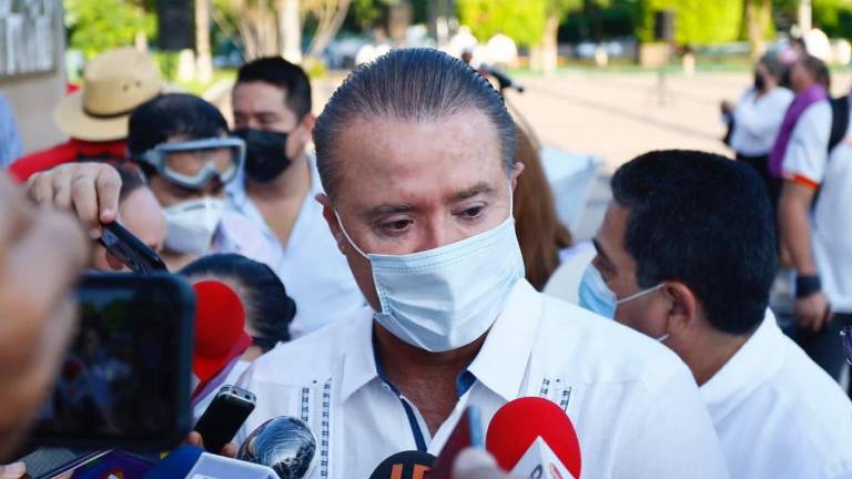 El gobernador rinde homenaje a los 58 médicos caídos durante la pandemia