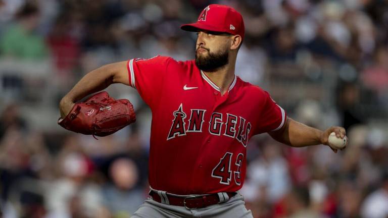 Patrick Sandoval no pudo con la artillería de los Rangers.