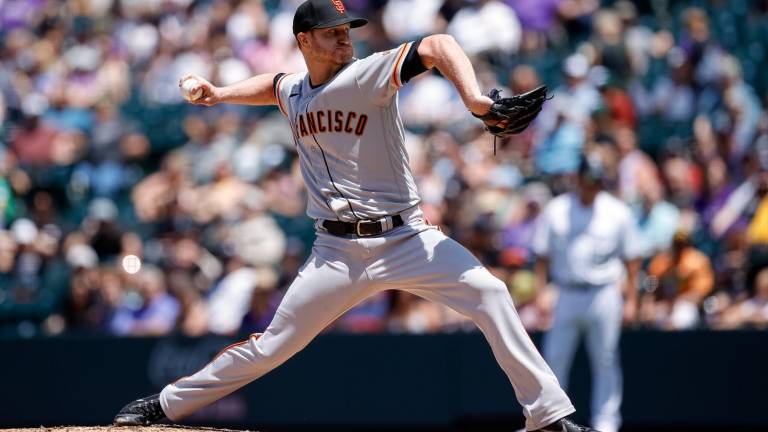 Alex Cobb batalló todo 2023 con problemas en la cadera.