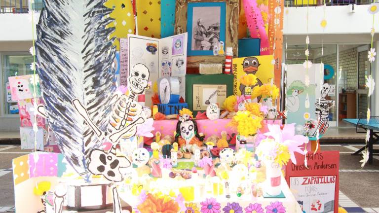 La Escuela Activa Integral realiza altar del Día de Muertos en honor al escritor y poeta Hans Christian Andersen.