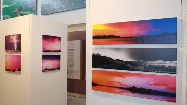 La exposición invita al espectador a contemplar la tormenta no solo como un fenómeno atmosférico, sino como una metáfora de los tiempos difíciles.