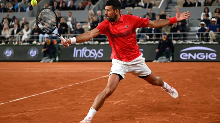 Novak Djokovic derrota a Alexander Zverev en cuatro sets el miércoles por la noche en París.