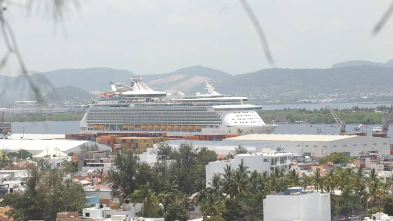 El crucero Navigator of the Seas regresó este lunes a Mazatlán.