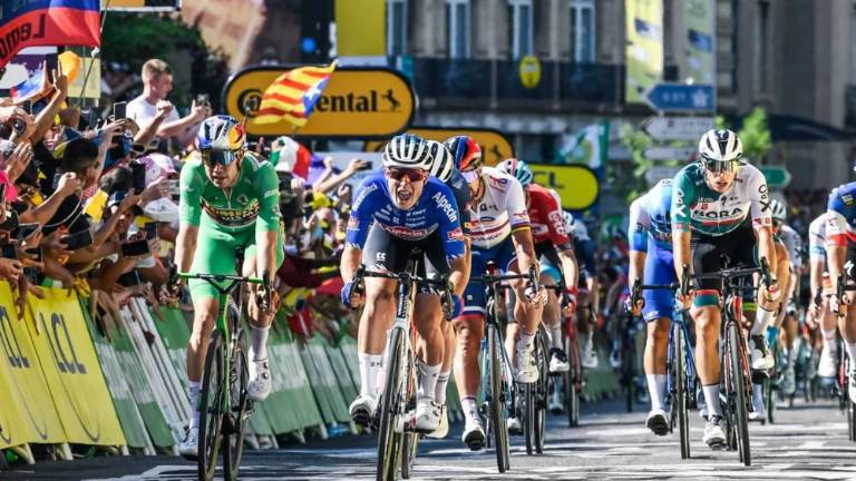 El belga Philipsen se impone en el sprint de Carcasona.