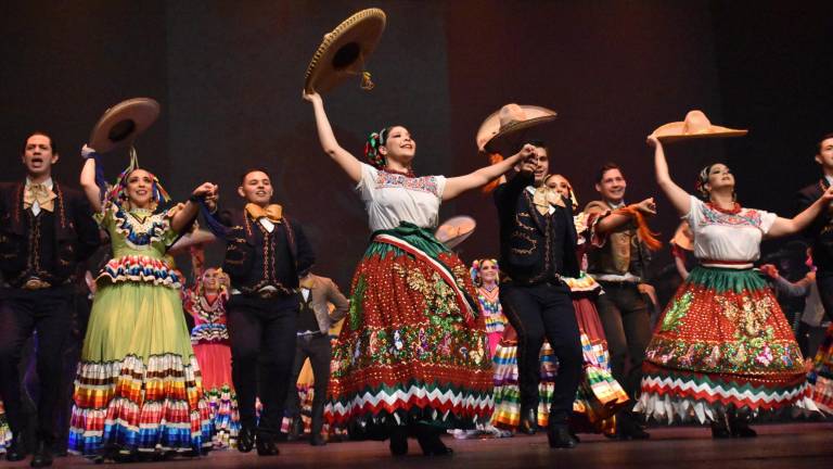 Con gala especial, la Compañía Folclórica Sinaloense celebra su 40 aniversario.