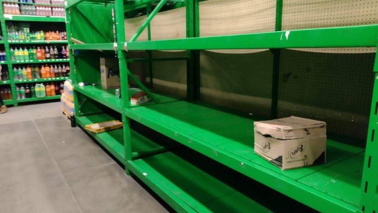 El pasillo de sopas y granos lucen vacíos tras en los supermercados de Chilpancingo.