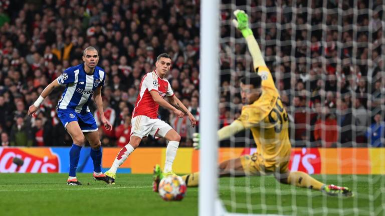 Leandro Trossard anotó el gol que empató el global por el Arsenal, que terminó por imponerse en penaltis.