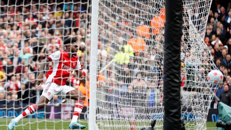 Arsenal logró un triunfo importante en sus aspiraciones por regresar a la Champions League.
