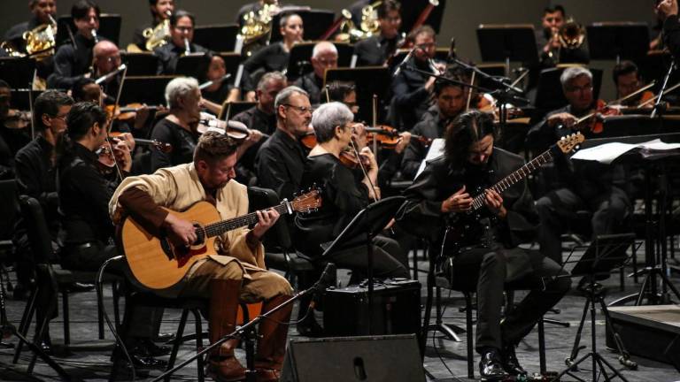 La OSSLA Y Guitar Wars Project durante el espectáculo.