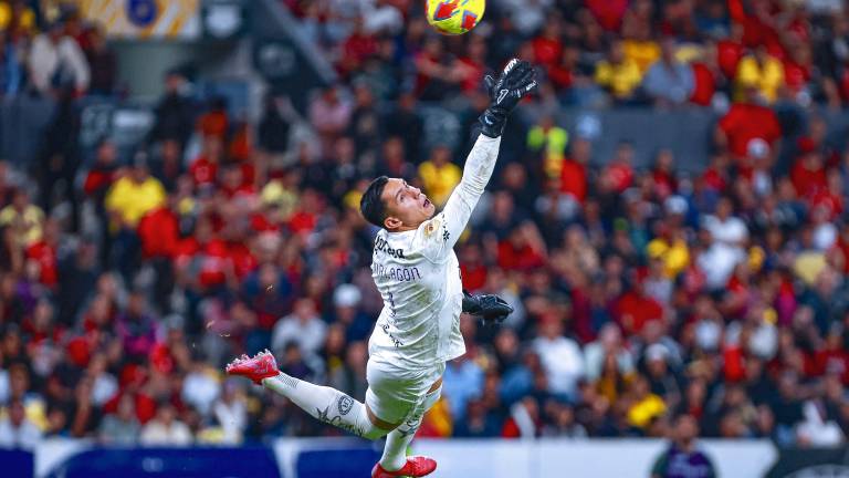 América defiende a Luis Ángel Malagón.