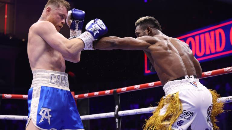 Canelo Álvarez y William Scull protagonizaron una pelea de bostezo.