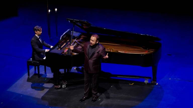 El tenor Javier Camarena estuvo acompañado por el pianista Ángel Rodríguez.