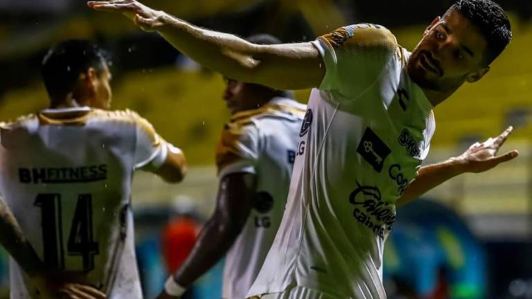 Paolo Yrízar le marcó dos goles al Morelia.