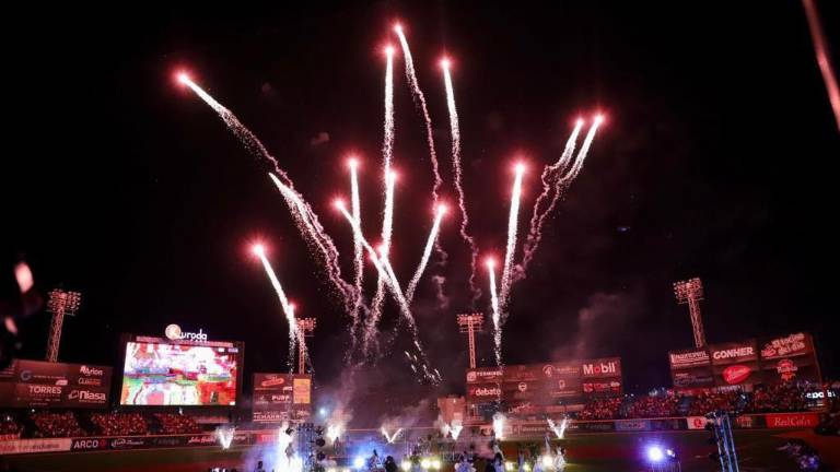 El estadio Kuroda Park se llenó de luces.