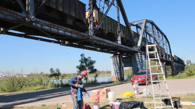 El Gobernador Quirino Ordaz Coppel anuncia las obras de iluminación en el Puente Negro.