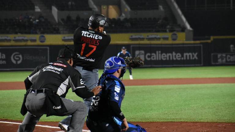 Isaac Paredes pega jonrón.