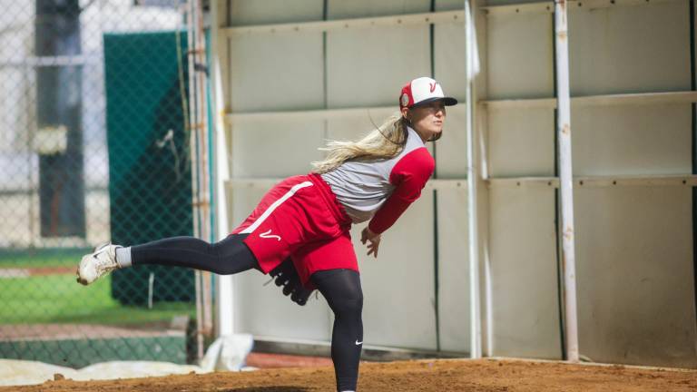 Kelsie Whitmore ya se unió a la pretemporada de El Águila.