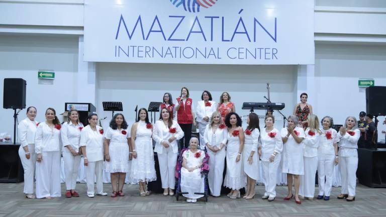 El Comité de Damas de Cruz Roja realiza un exitoso desayuno en el Centro de Convenciones.