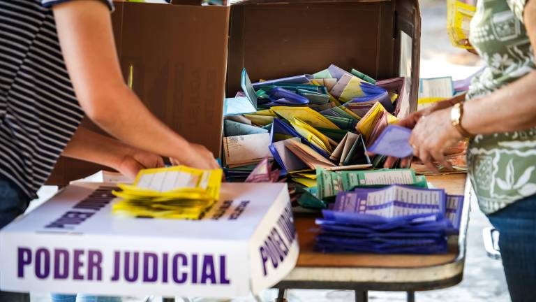 Recuento de boletas el domingo tras la elección judicial.