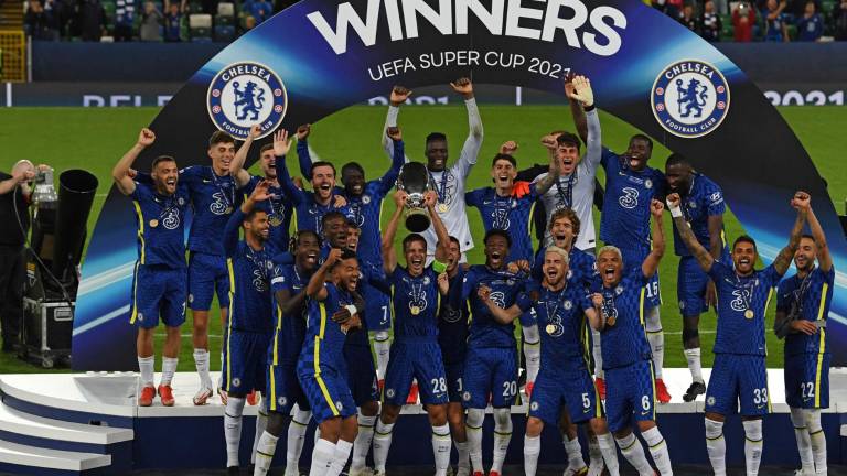 El Chelsea levanta la Supercopa.