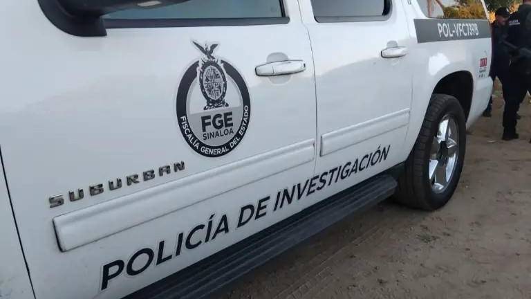 El recipiente fue localizado sobre la vía pública, a unos metros de una escuela secundaria.