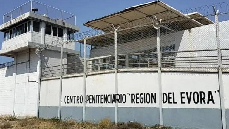 La persona que fue encontrada sin vida afuera de una funeraria en Sinaloa de Leyva, había escapado del penal del penal del Évora en enero.