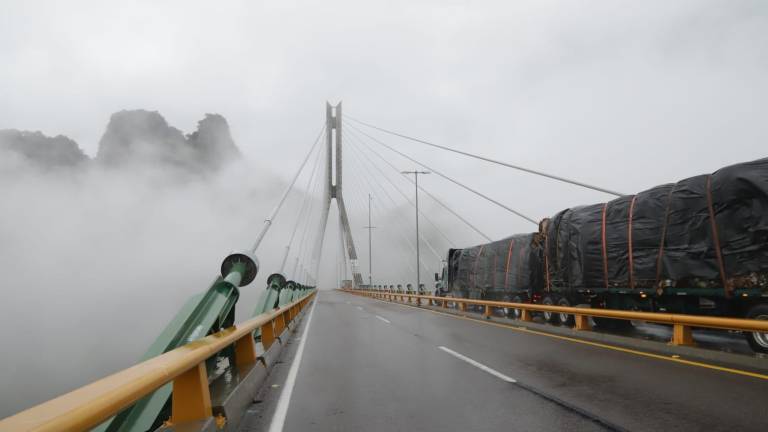 Los efectos de la tormenta invernal que llegó al norte de México provoca lluvias y viento en la zona de Durango.