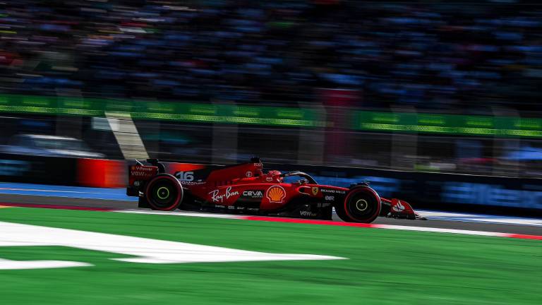 Charles Leclerc gana la pole.