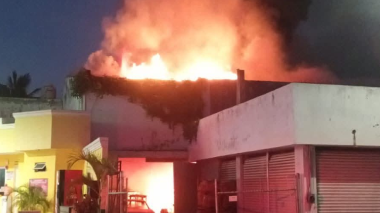 Incendio registrado en una gasolinera por la Ejército Mexicano, en Mazatlán.