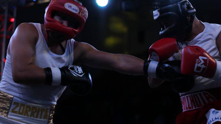 Humberto “Zorrita” Soto y Cristian “Diamante” Mijares ofrecieron un buen combate entre leyendas.