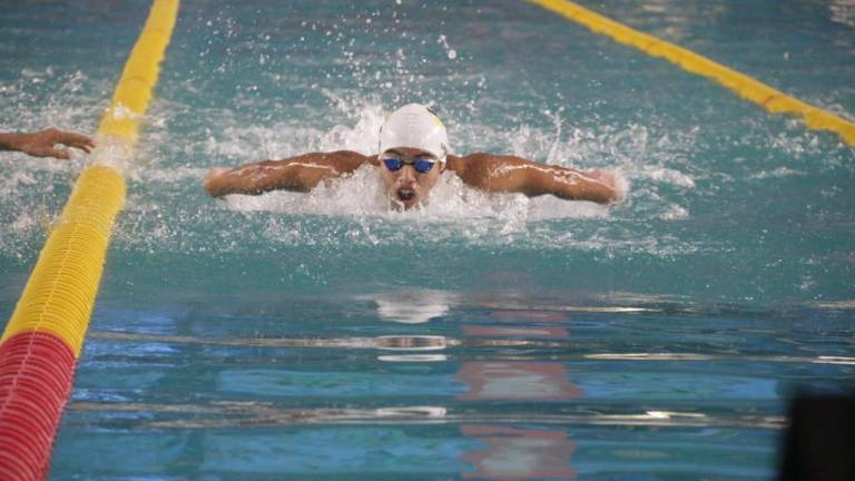 Luis Urías da a Sinaloa la medalla de plata en la alberca.