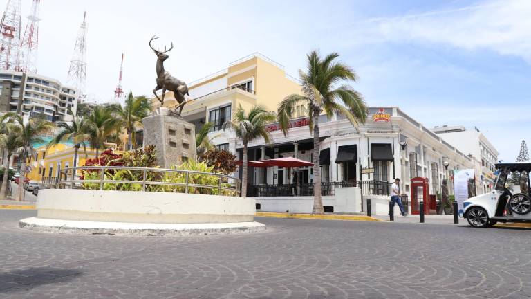 Autoridades del INAH advierten sobre proyectos de torres que buscan imponerse sobre los límites permitidos en el primer cuadro de Mazatlán.