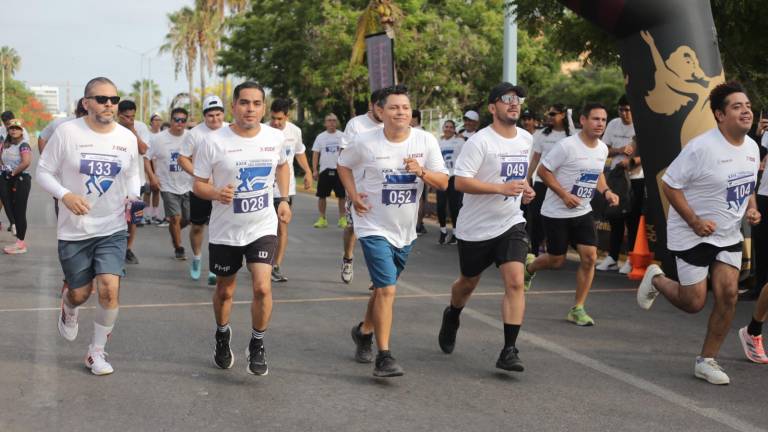 Periodistas de diferentes medios del estado participaron en la carrera.