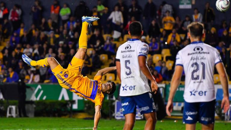 Nico Ibáñez marca de chilena.