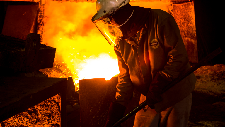 La empresa Altos Hornos de México fue declarada en quiebra al no cumplir con los compromisos con acreedores.
