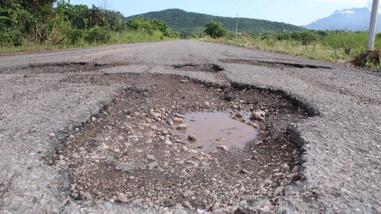 El reencarpetado de carreteras estatales en Rosario se hará hasta el próximo año.