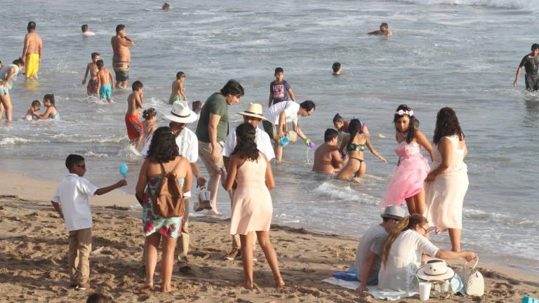 Turismo en playas del puerto.