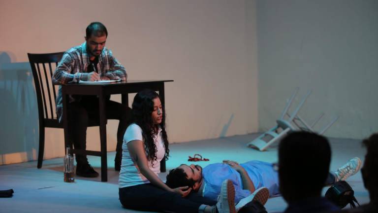 La Compañía Sin Conexión inaugura la muestra de teatro.