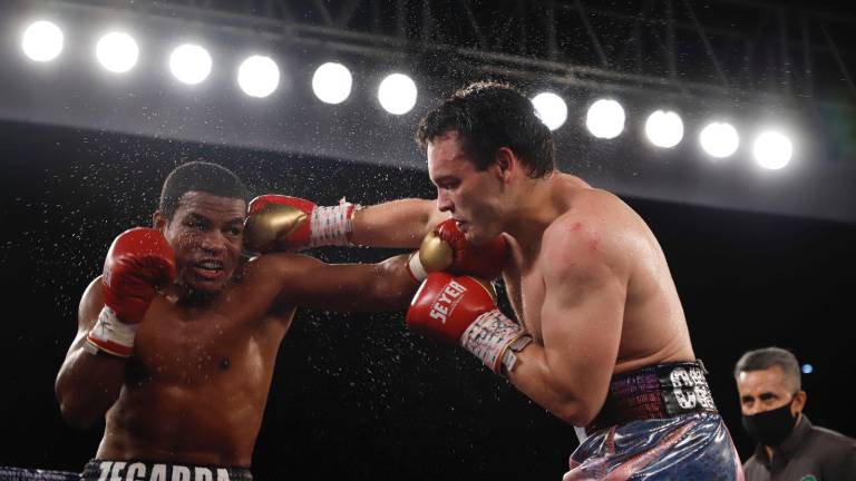 Julio César Chávez Jr. tuvo en David Zegarra un rival complicado.