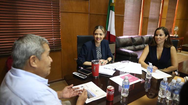 En reunión con funcionarios, la Alcaldesa de Mazatlán, Estrella Palacios, destacó que se busca mejorar los niveles de satisfacción entre los cruceristas que llegan al puerto.