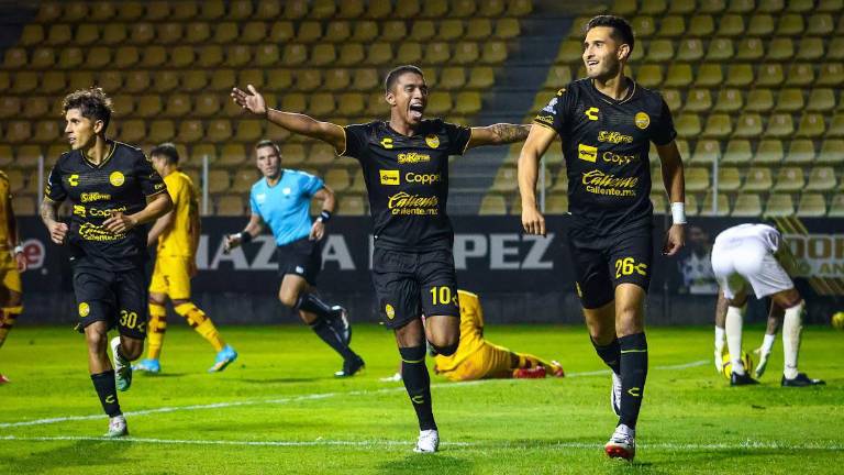 Daniel López marca doblete por Dorados.