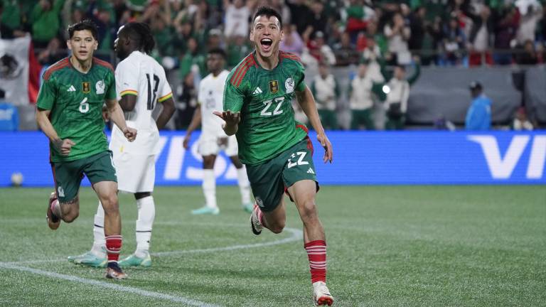 Hirving “Chucky” Lozano abre el marcador por México.