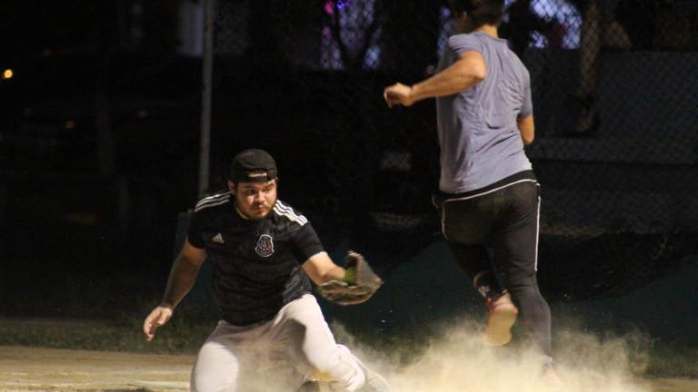 Juego entre Piratas y Red Machine.