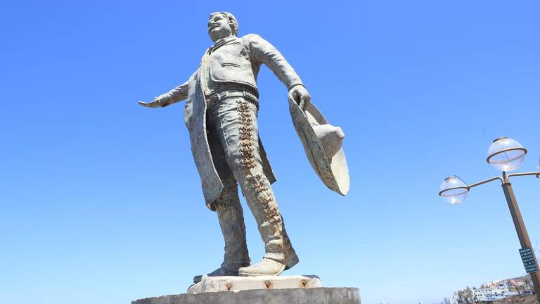 El deterioro y el descuido en el que se encuentra el Monumento a José Alfredo Jiménez es evidente.