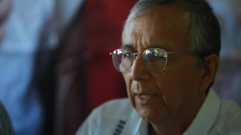 Arturo Santamaría Gómez, investigador y escritor, afirma que el rector de la UAS, Jesús Madueña Molina, defiende el poder del PAS en la universidad.