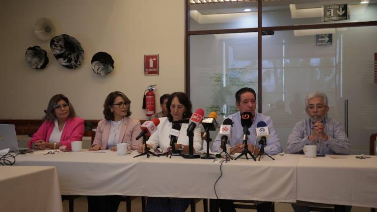 Conferencia de prensa de la Escuela Normal de Sinaloa para anunciar un nuevo doctorado.