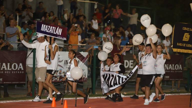 El desfile de la delegación de Mazatlán.