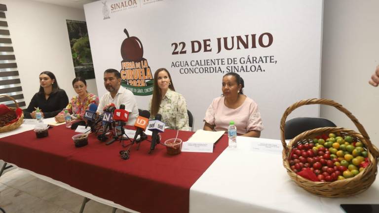 Conferencia para dar a conocer la Feria de la Ciruela en Agua Caliente de Gárate, en Concordia.